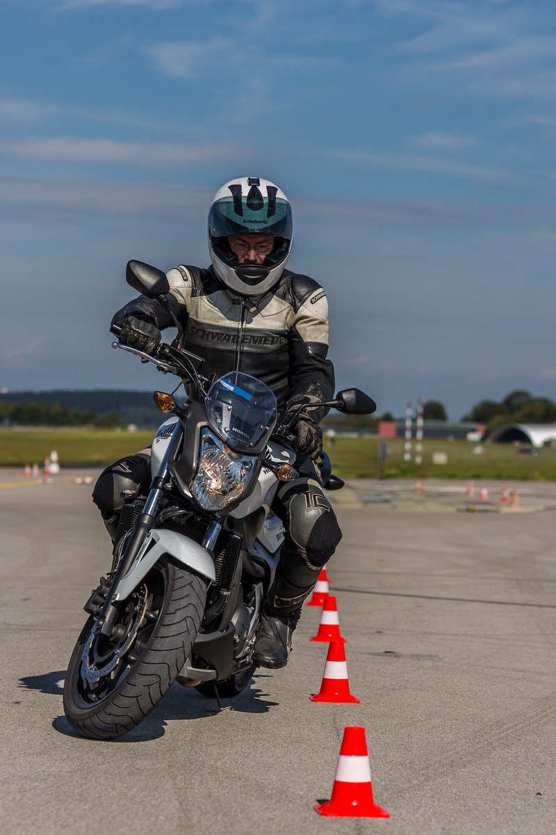 Sicher aufs Bike nach der Winterpause / ADAC-Motorrad-Training bringt Fahrer auf Vordermann