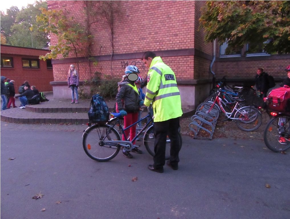 POL-HOL: Fahrradkontrollen am Campe-Gymnasium