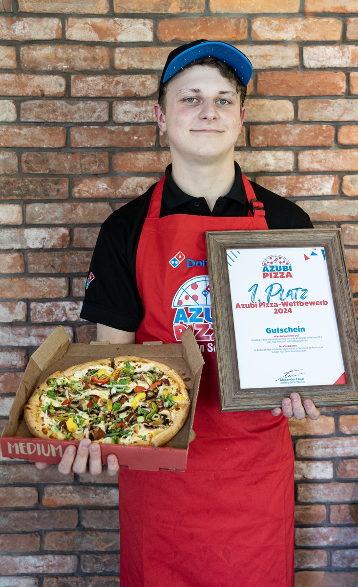 Domino&#039;s bringt Azubi Gewinner-Pizza 2024 aufs Menü / Ab dem 07. August erhältlich: Unsere Azubi Pizza 2024 - Nach einer Kreation von Wettbewerbsgewinner Justin aus Cottbus