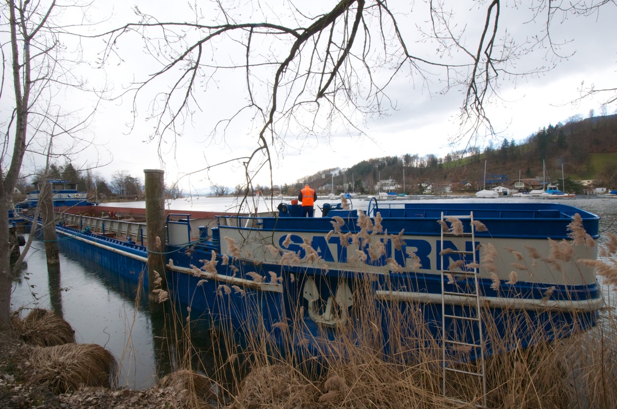 Pestalozzi fait transformer un navire de charge zurichois en bateau de gala / Les 250 ans de Pestalozzi + Co AG seront célébrés sur le lac de Zurich (Image)