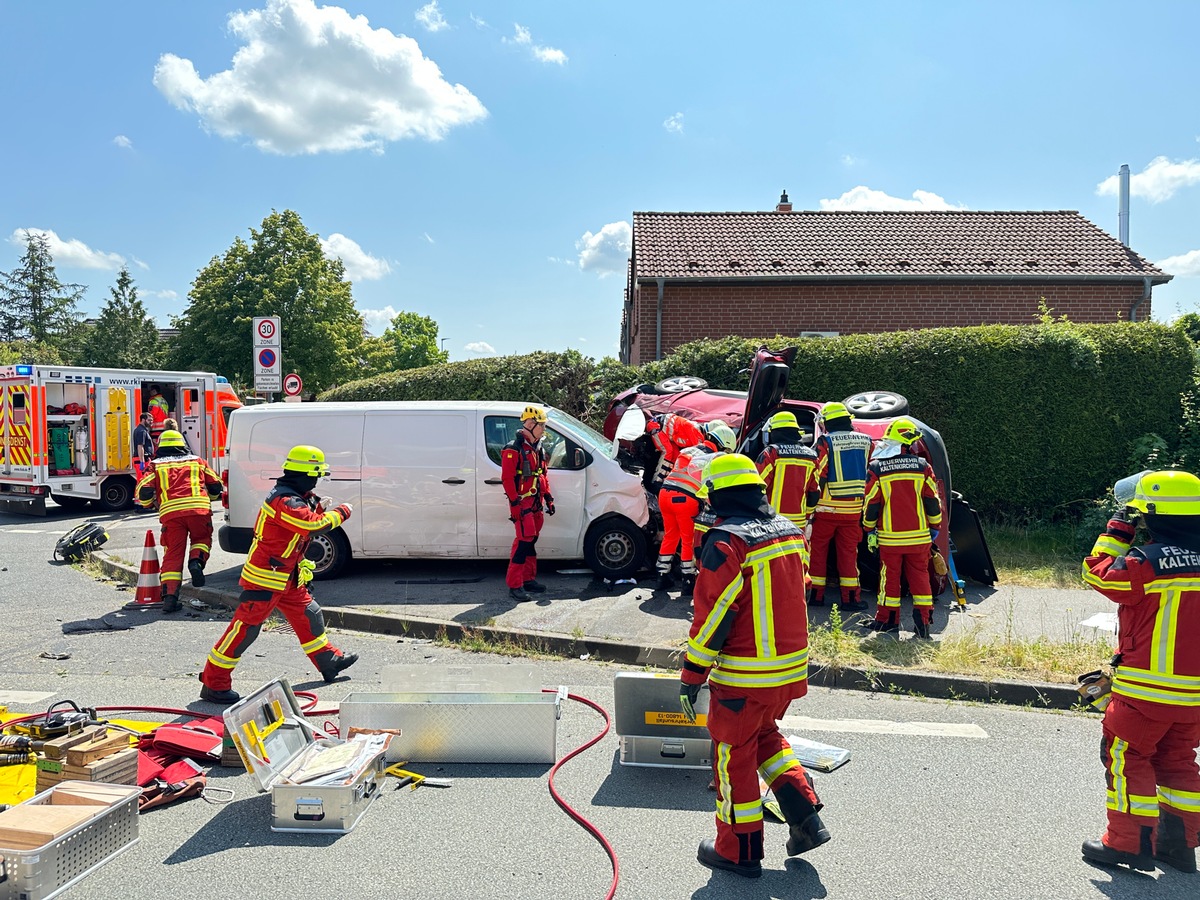 FW-SE: Schwerer Verkehrsunfall in Kaltenkirchen