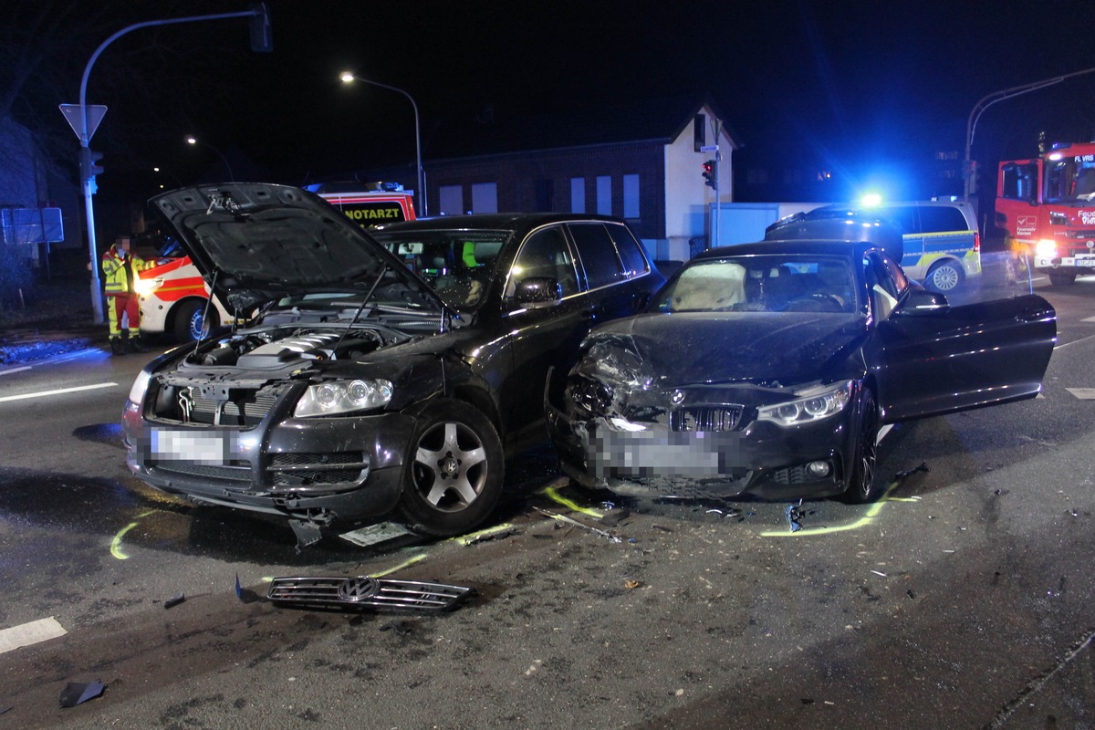 POL-VIE: Viersen: Rotlicht missachtet? Unfall fordert drei Verletzte