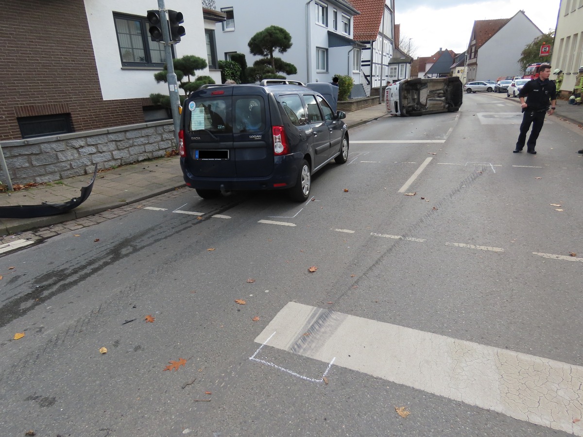 POL-HM: Verkehrsregelung übersehen - Verkehrsunfall mit Verletztem