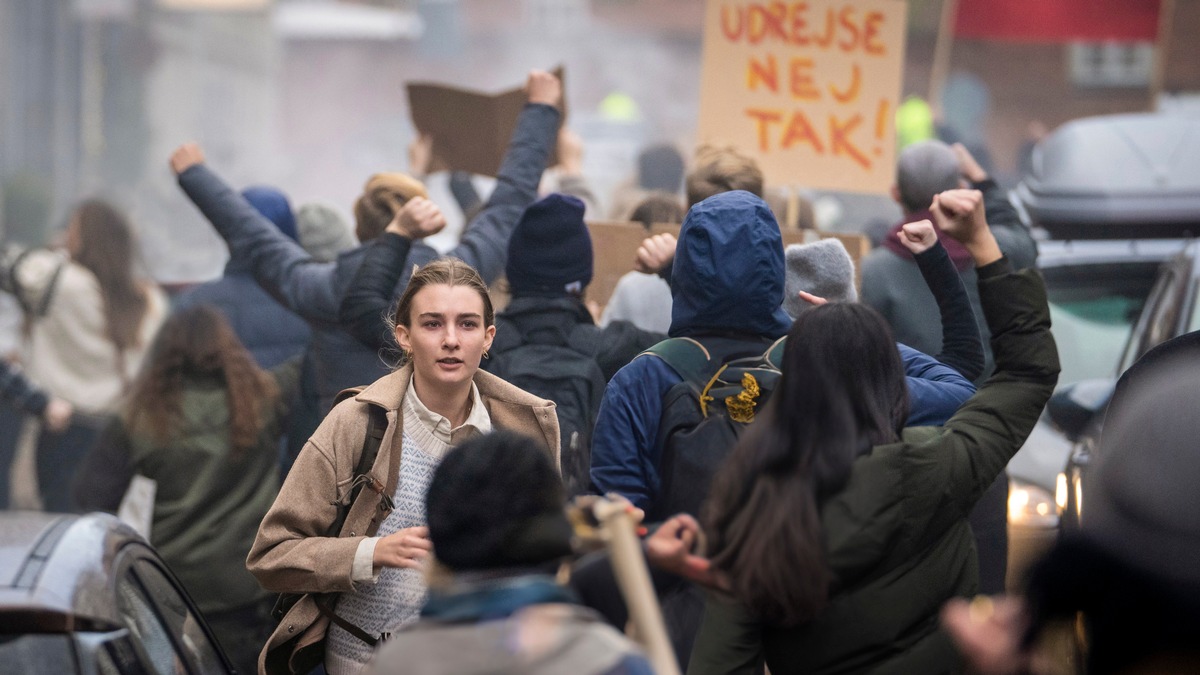 &quot;Families Like Ours - Nur mit Euch&quot;: berührende Near-Future-Serie im Zeichen des Klimawandels / Ab 21. Februar 2025 in der ARD Mediathek und im Ersten