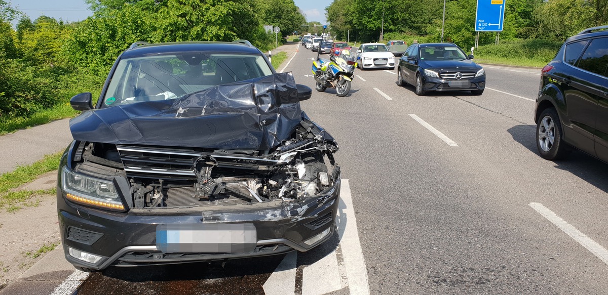 POL-ME: Hoher Sachschaden bei Auffahrunfall - Monheim am Rhein - 2106001