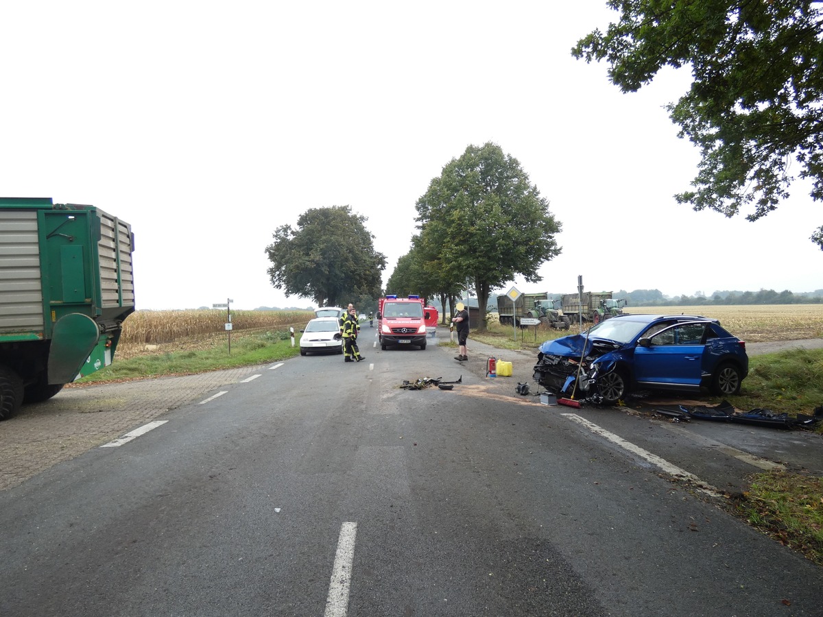 POL-CUX: Schwerer Verkehrsunfall auf der Kreisstraße 45 - Eine Person schwer verletzt - Rettungshubschrauber im Einsatz (Lichtbild in der Anlage)