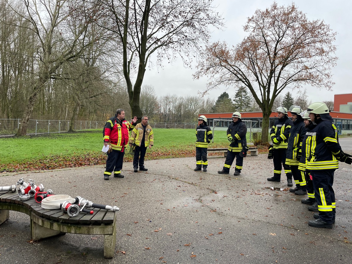 Feuerwehr Kalkar: Grundausbildung in der Feuerwehr erfolgreich abgeschlossen