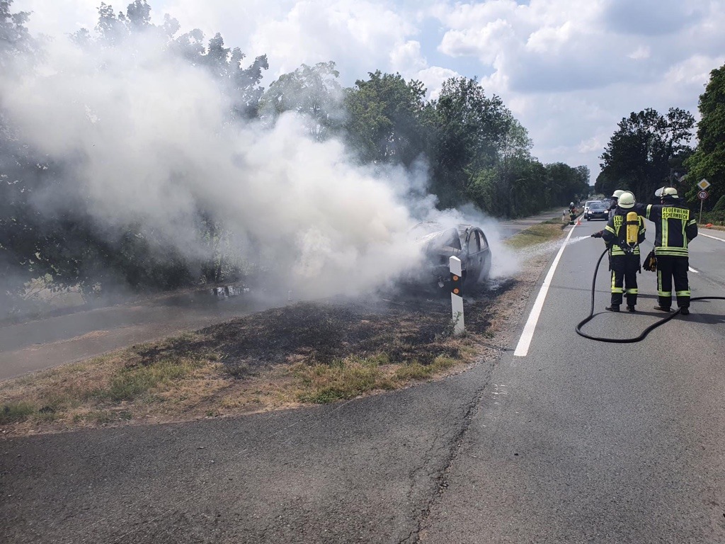 FW-Schermbeck: PKW Brand auf der Dorstener Straße