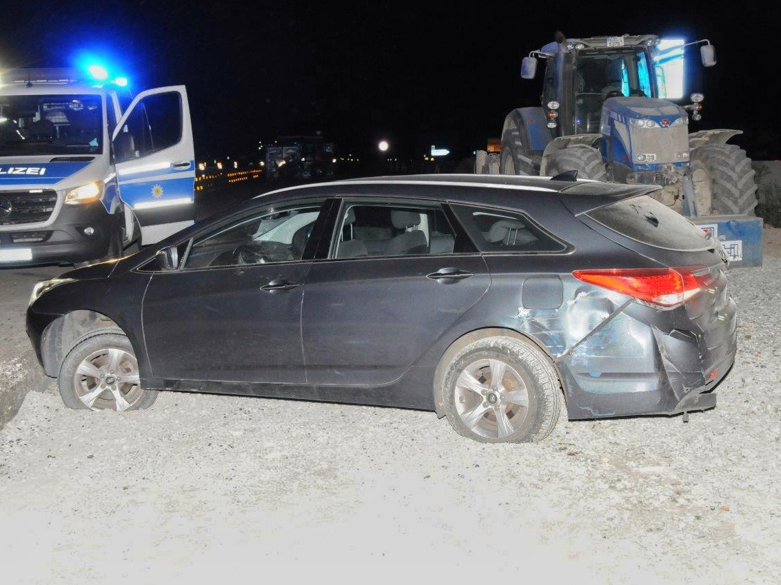 POL-WE: A5 bei Ober-Mörlen: Nach Unfall in Baustelle - Auto zurückgelassen