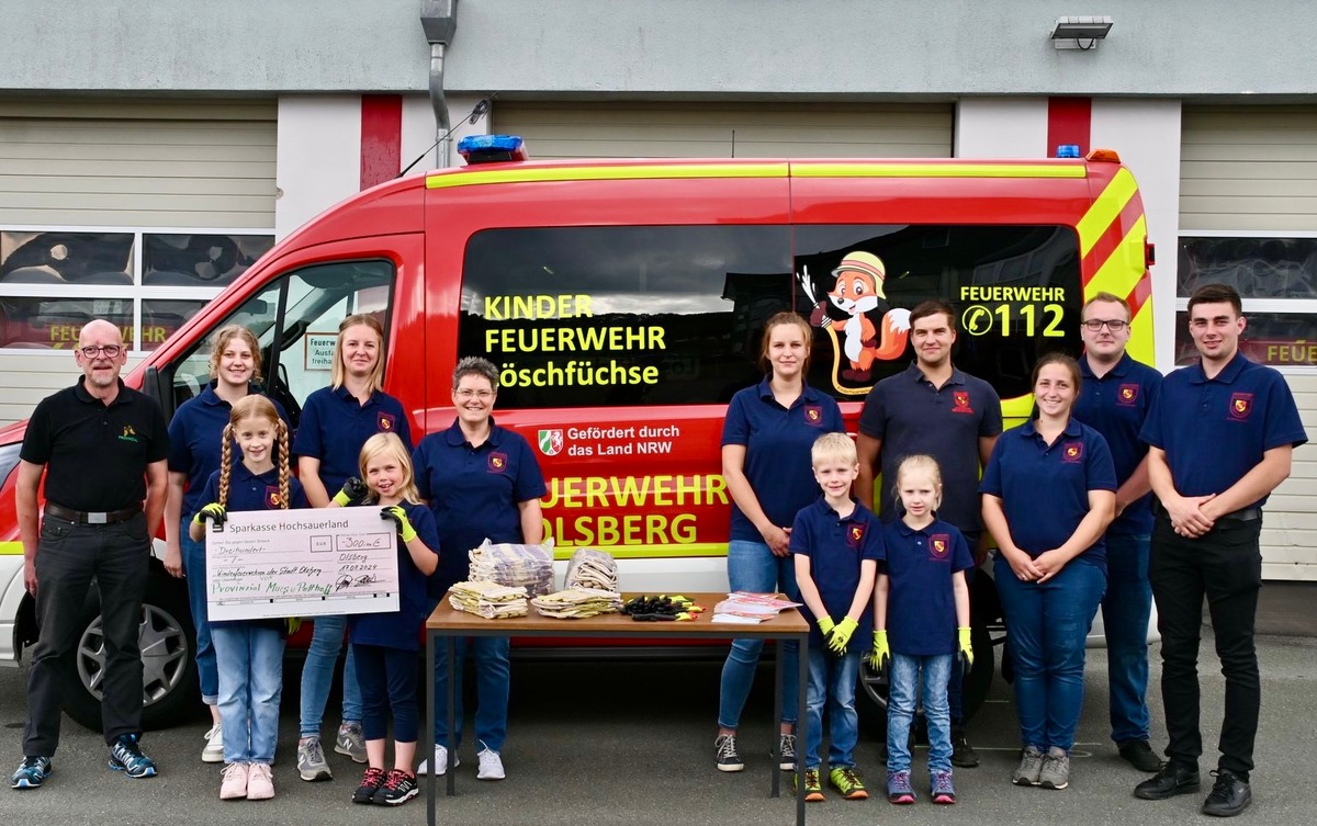 FF Olsberg: Spende der Provinzial Geschäftsstelle Olsberg an Kinder- und Jugendfeuerwehr.