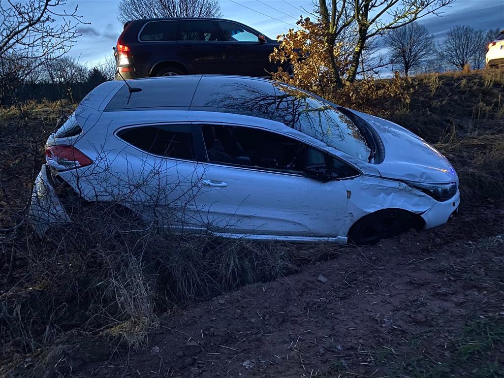 POL-PDWIL: Verkehrsunfall mit flüchtigem Langholz-Transporter