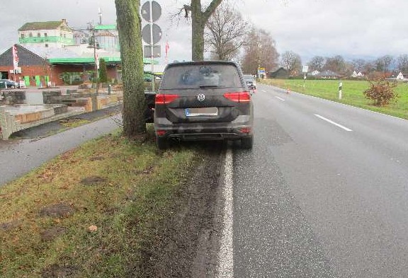 POL-ROW: ++ WhatsApp-Betrüger machen wieder Kasse ++ Unfall im Begegnungsverkehr - Polizei sucht Zeugen ++ Hansalinie A1 - 26-Jähriger Autofahrer unter Drogenverdacht ++