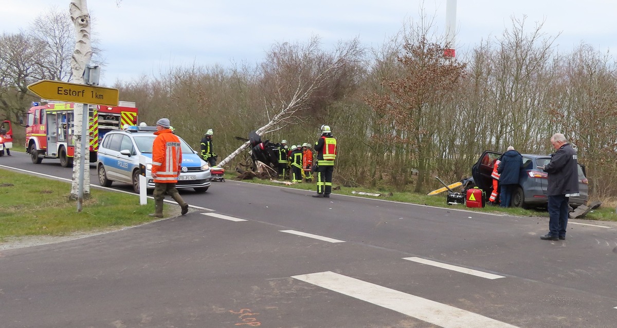 POL-STD: Zwei Autoinsassen bei Unfall in Estorf schwer verletzt