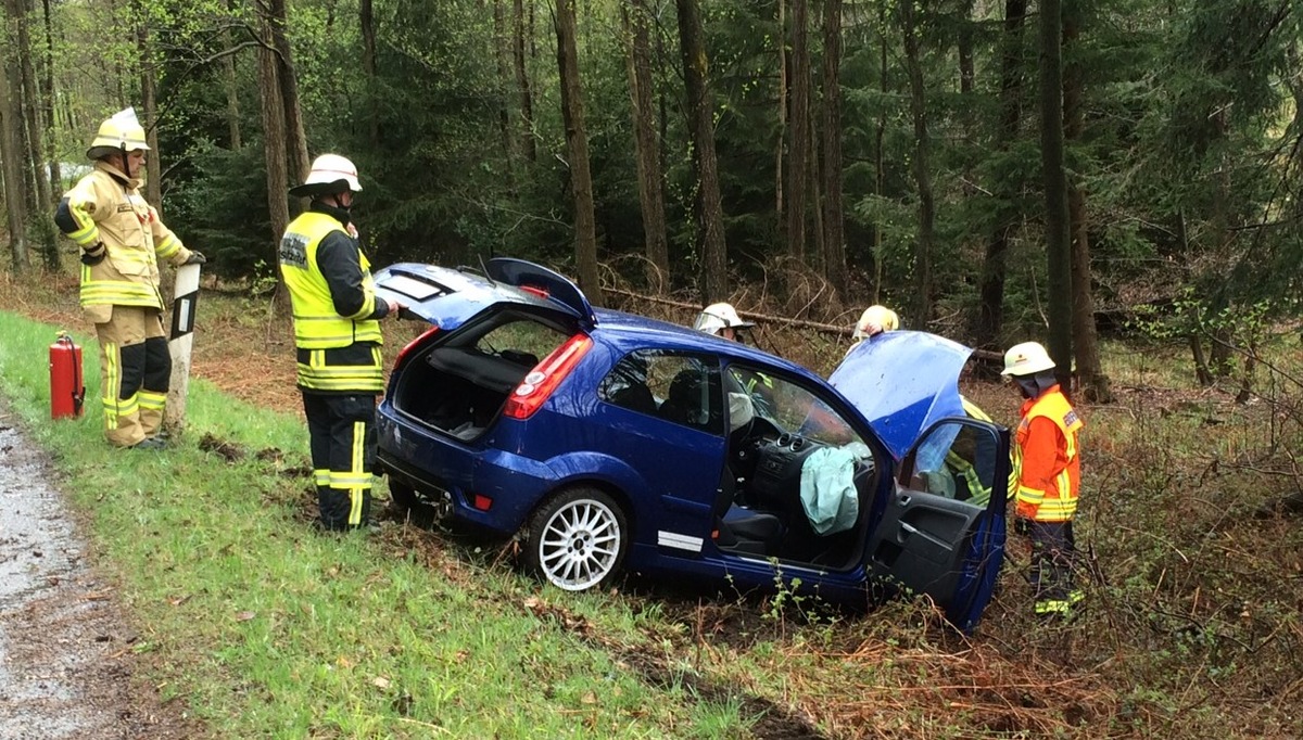 FW-Stolberg: &quot;Schwindelfreier Hund&quot;  /  Verkehrsunfall mit zwei Verletzten