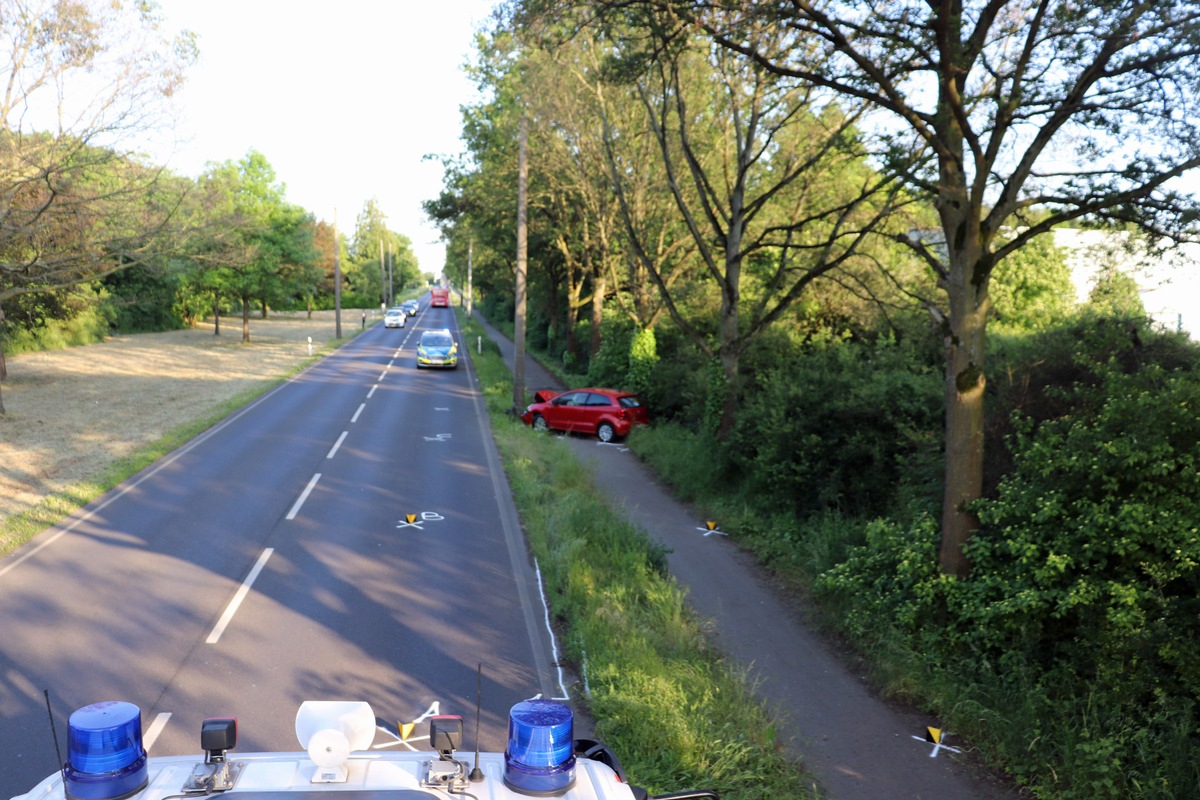 POL-ME: Zwei schwerverletzte Seniorinnen bei Alleinunfall - Langenfeld - 2305084