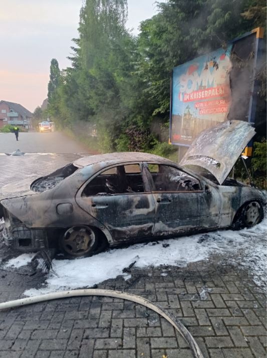 POL-OS: Melle: Brandstiftung in der Barkhausener Straße - Pkw stand in Vollbrand