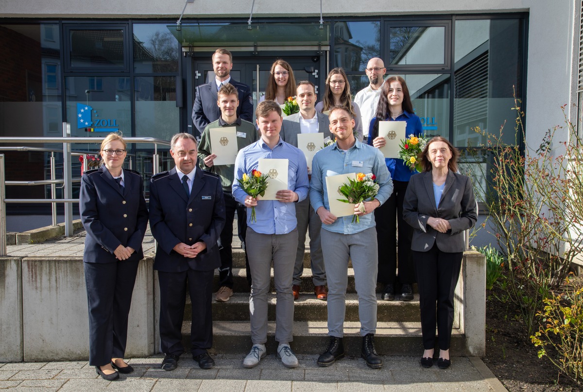 HZA-BS: Herzlich Willkommen in der Zollverwaltung! / 7 Anwärterinnen und Anwärter starten ihren Bachelorstudiengang beim Hauptzollamt Braunschweig