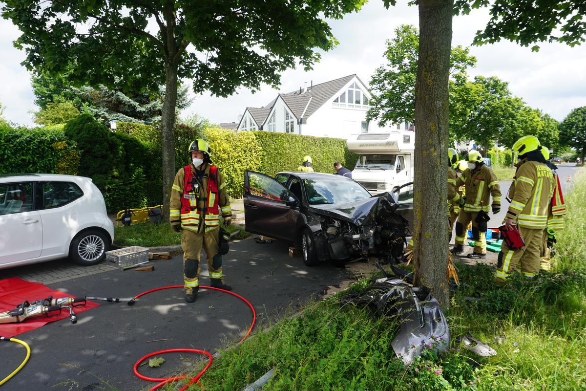 FW Ratingen: Ratingen-Breitscheid Schwerer Verkehrsunfall