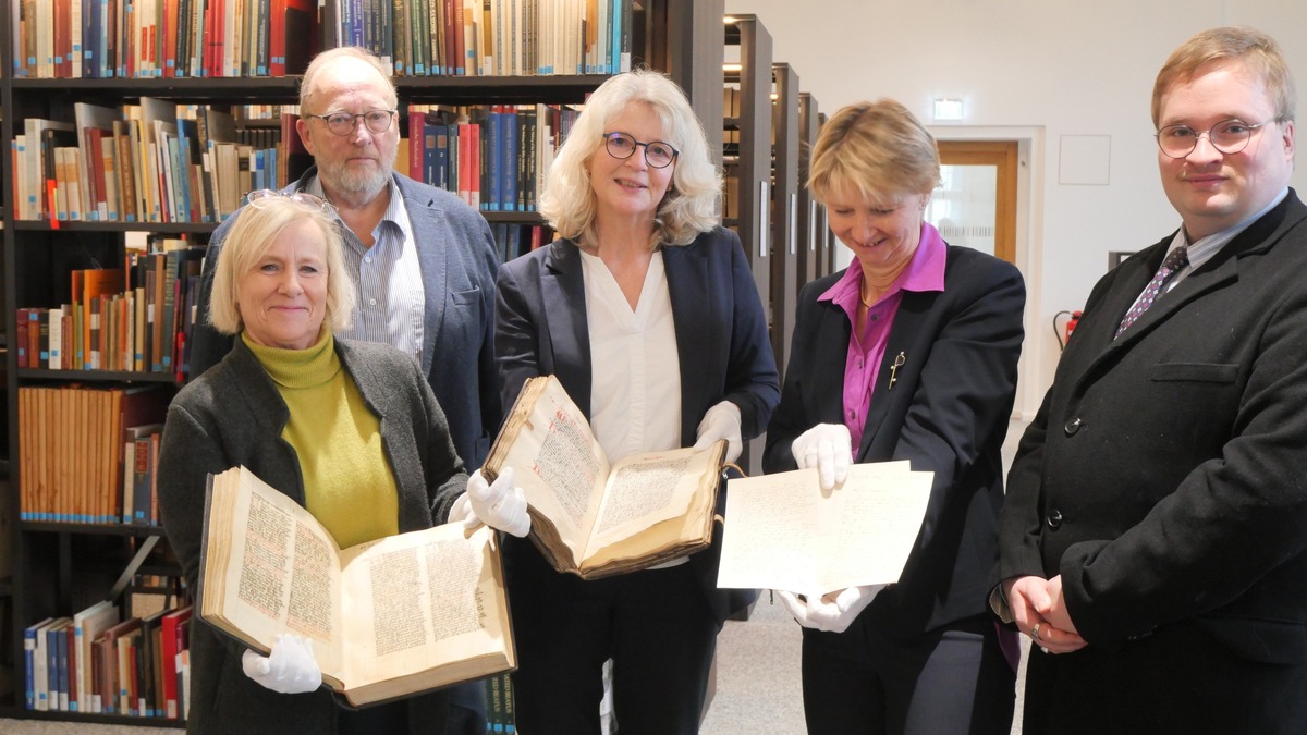 UB Kassel digitalisiert Bestände aus Bibliothek Brehm in Bad Arolsen