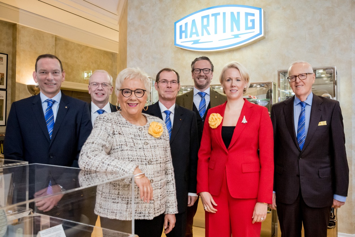 Renewed double-digit sales growth &quot;pushes&quot; HARTING Technology Group ahead / Sales up 13.4% to EUR762 million / 341 new jobs worldwide (FOTO)