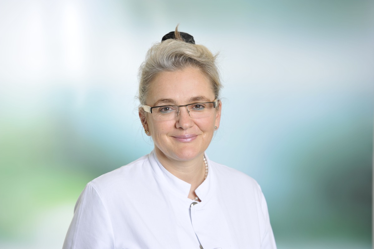 Prof. Dr. Carolin Tonus vom &quot;Leading Medicine Guide&quot; als Darmexpertin ausgezeichnet / Die Chefärztin für Viszeralchirurgie bringt neuen Schwerpunkt in die Asklepios Klinik St. Georg