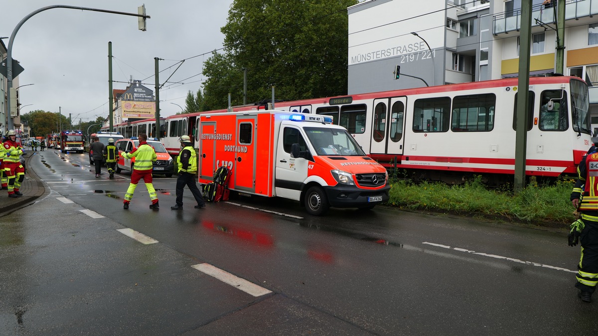 FW-DO: Tragischer Verkehrsunfall - Kind gerät unter Straßenbahn