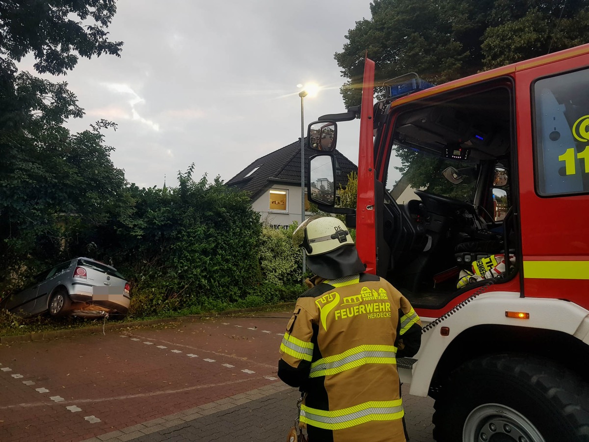 FW-EN: Feuerwehr am Mittwochnachmittag im Dauereinsatz! - Primär Unterstützung des Rettungsdienstes und ein Verkehrsunfall