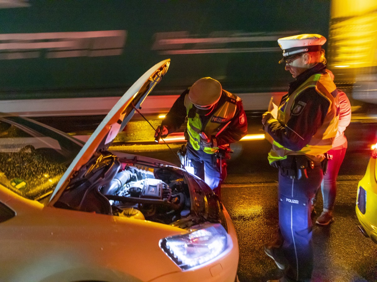 POL-ME: Polizei kontrolliert zahlreiche Fahrzeuge bei Tunertreffen - Kreis Mettmann - 2412007