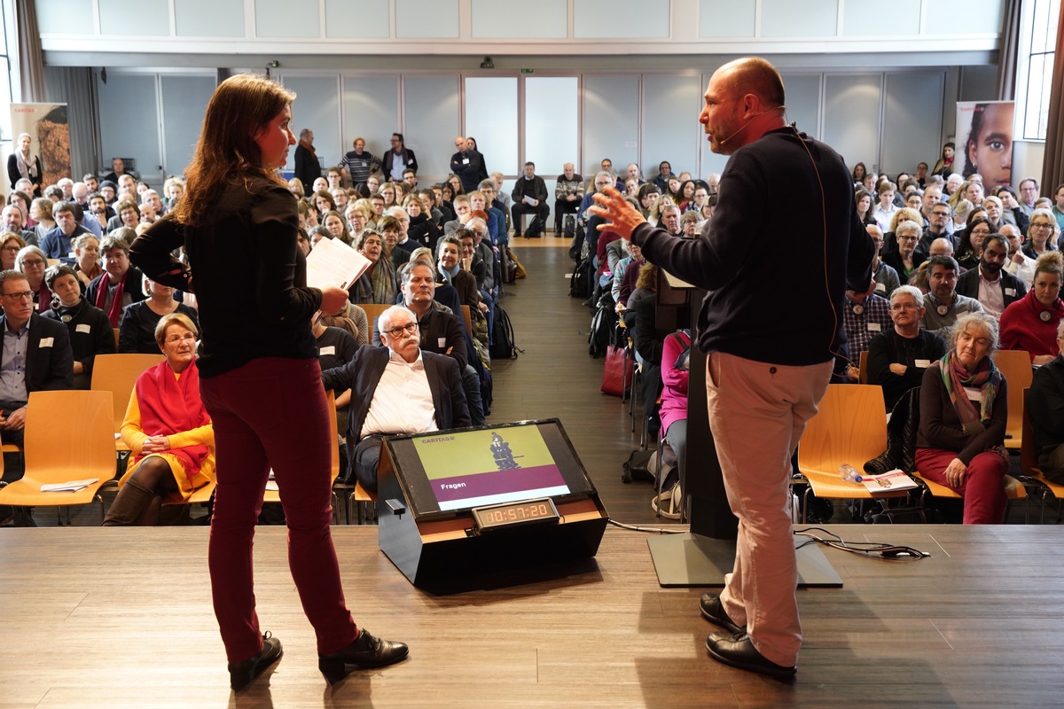 300 représentants de la classe politique, de l&#039;économie et du secteur social au Forum de Caritas à Berne