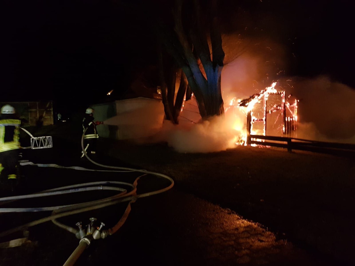 POL-STD: Silvester im Landkreis Stade - viel Arbeit für Polizei, Feuerwehr und Rettungsdienst, Einbrüche über den Jahreswechsel