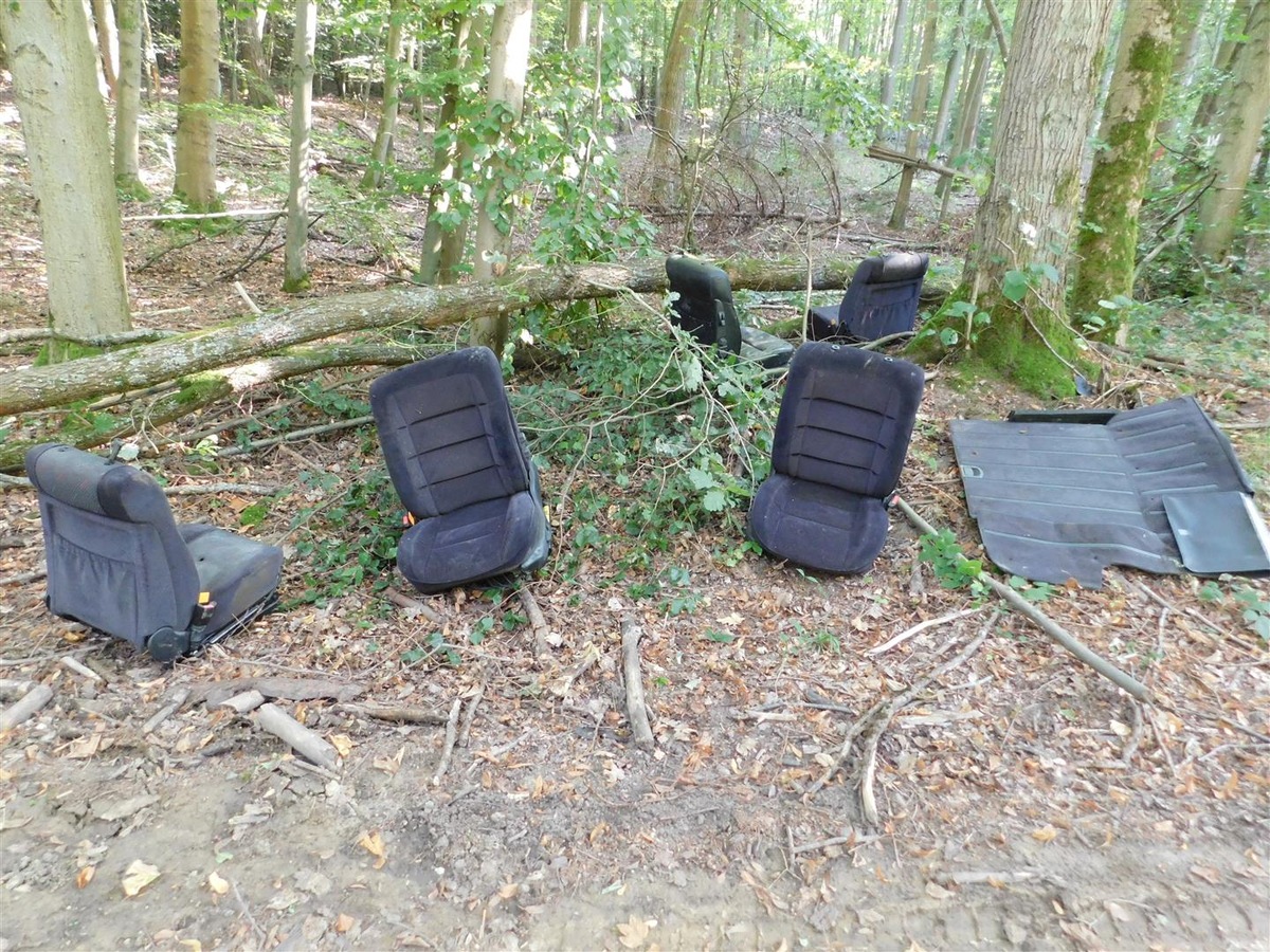 POL-PDMT: Erneute Abfallentsorgung im Wald