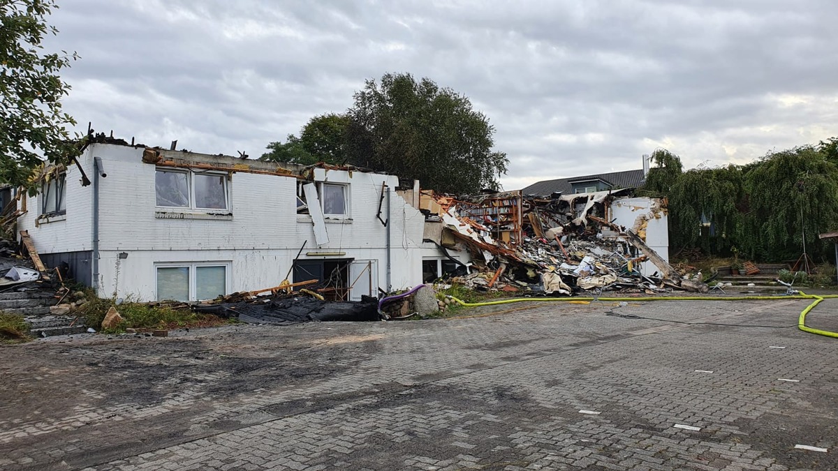 FW-RD: Abschlußmeldung zu: Großbrand Geschäftshaus in Molfsee am 21.08.2020