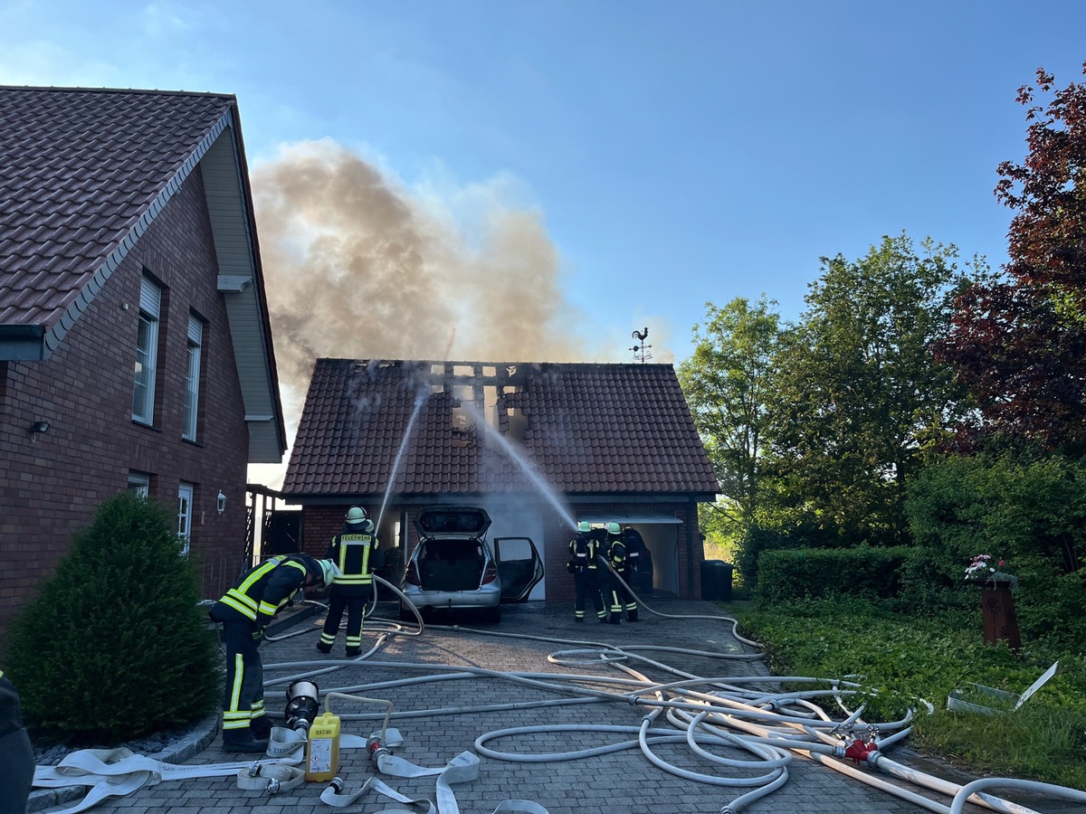 POL-SO: Brand von PKW und Garage