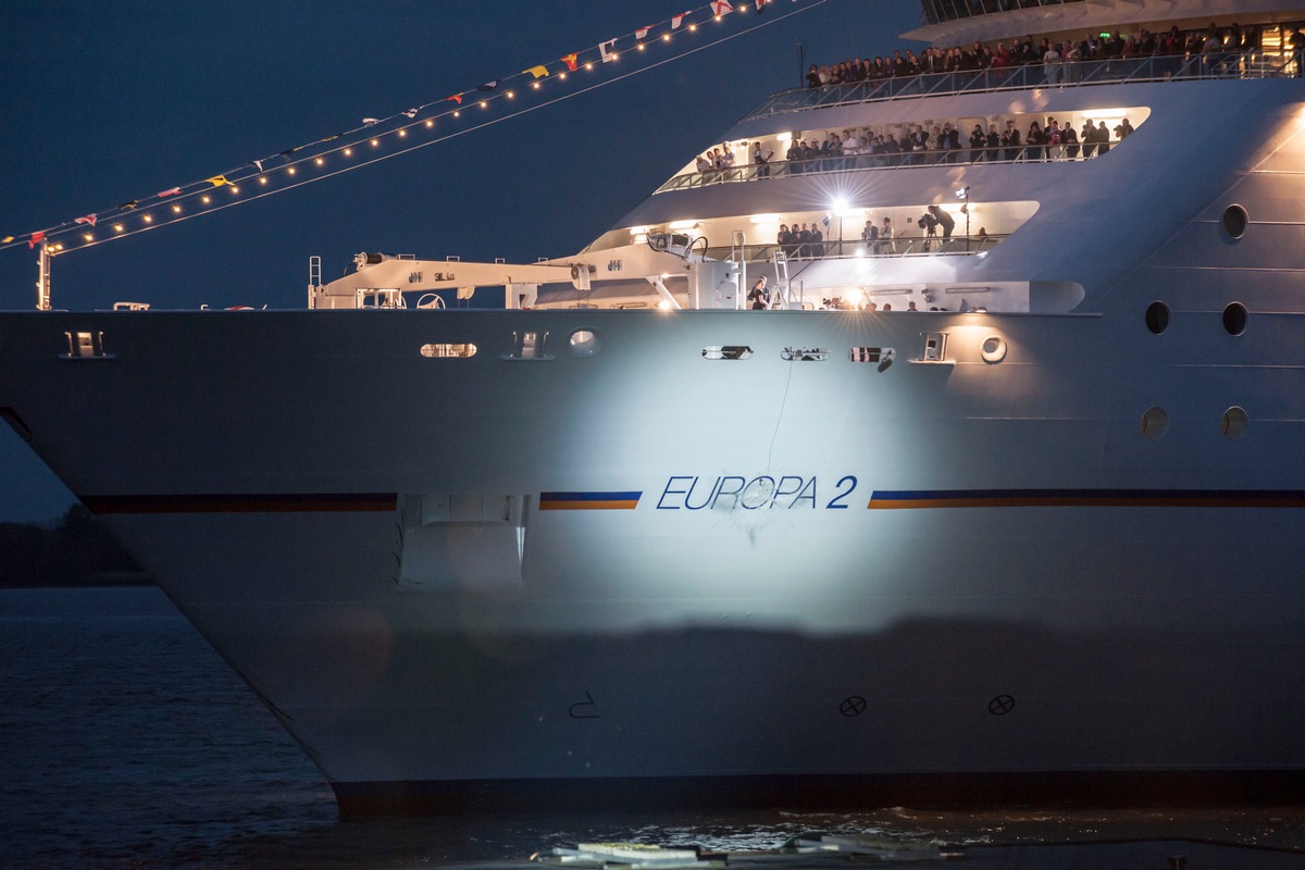 EUROPA 2 feierlich beim HAFENGEBURTSTAG HAMBURG 2013 vor Blankenese getauft (BILD)