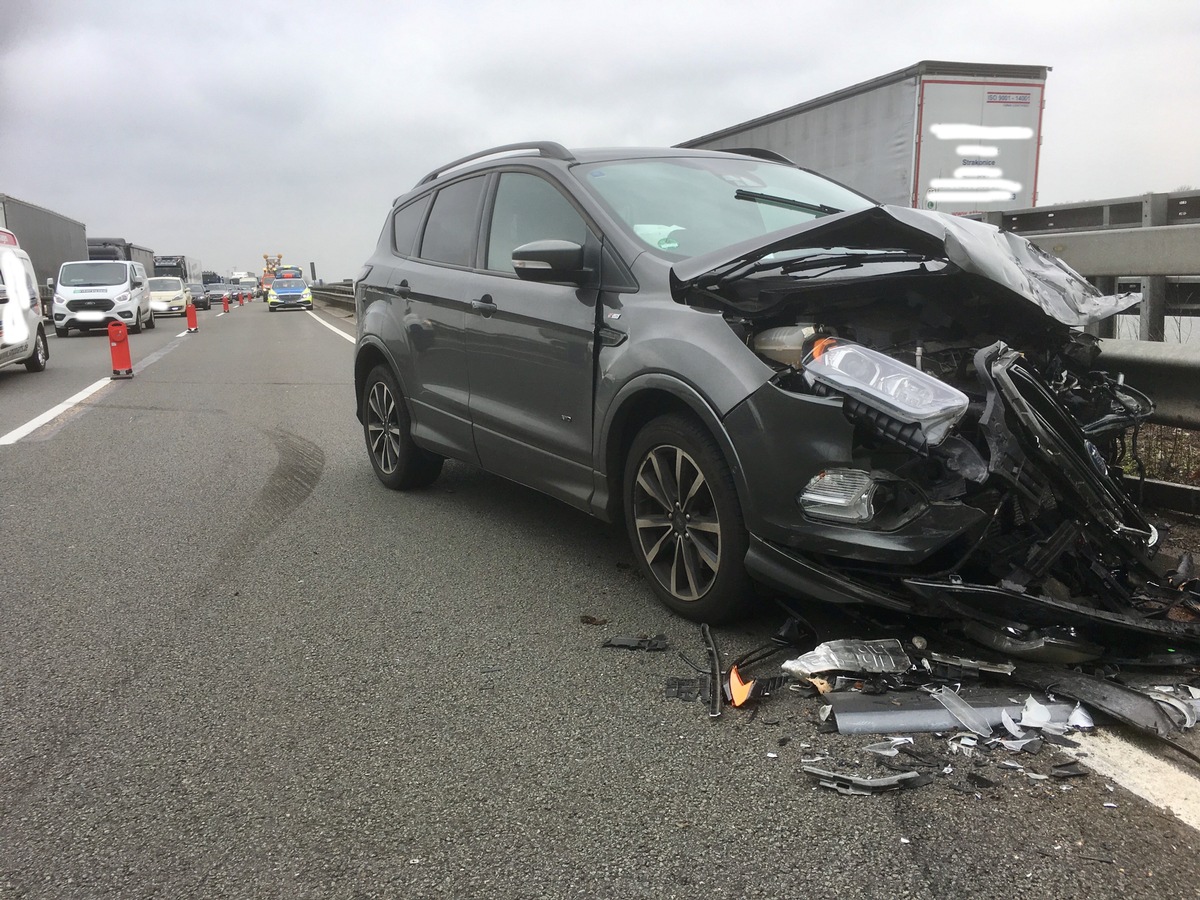 POL-ROW: Verkehrsunfall auf A1 führt zu Behinderungen