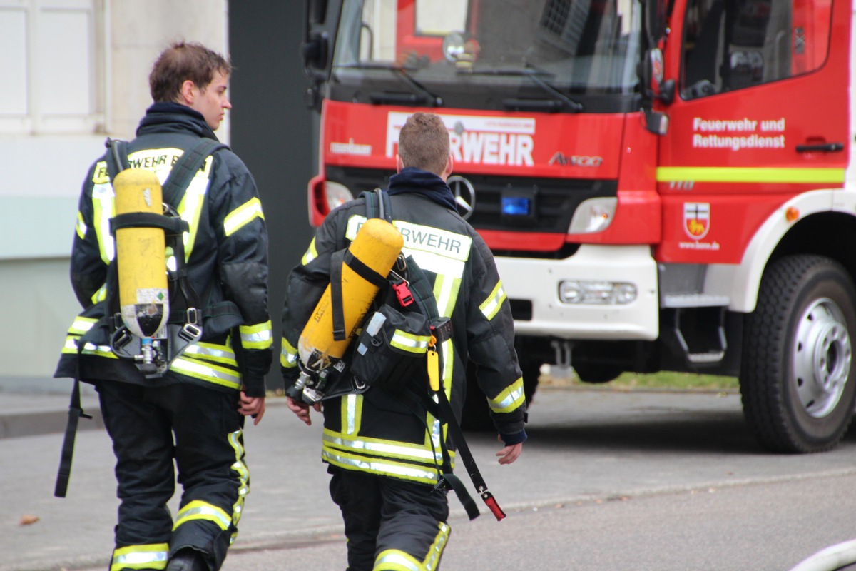 FW-BN: Nachlöscharbeiten nach ausgedehntem Kellerbrand