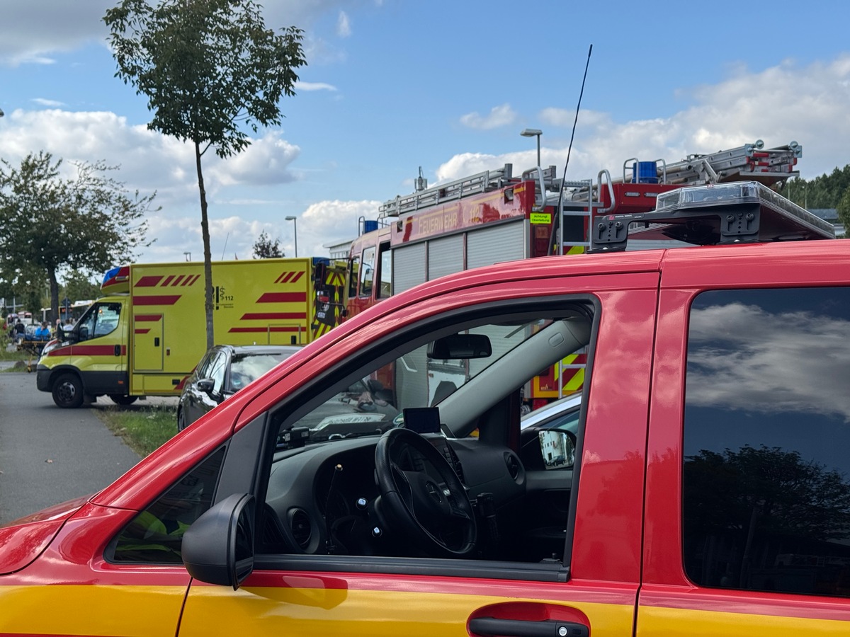 FW Dresden: Verkehrsunfall mit mehreren leicht verletzten Personen