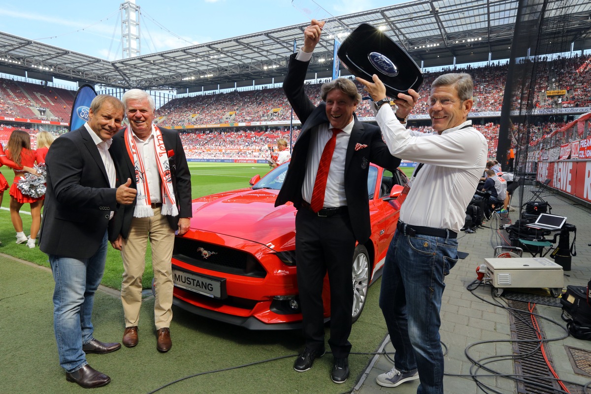 Sportlich auf dem Rasen und sportlich auf der Straße: Ford-Deutschlandchef überreicht Ford Mustang an FC-Präsidium (FOTO)