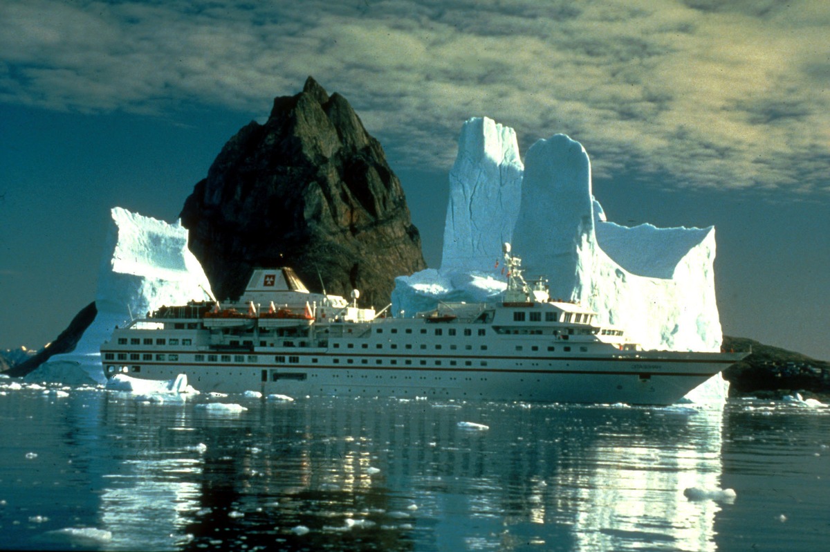 Expeditions-Abenteuer mit 5-Sterne-Komfort / Mit der HANSEATIC zu Eisbergen und Eisbären ins Polarmeer