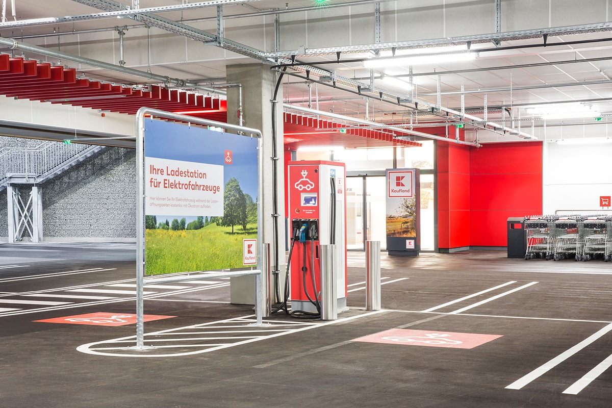 Kaufland fördert E-Mobilität mit über 100 Ladestationen