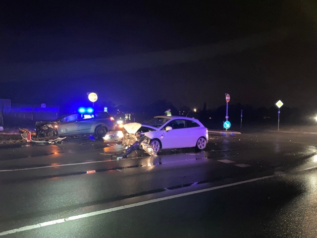 POL-NI: Marklohe - Verkehrsunfall mit Totalschäden nach Vorfahrtsverstoß