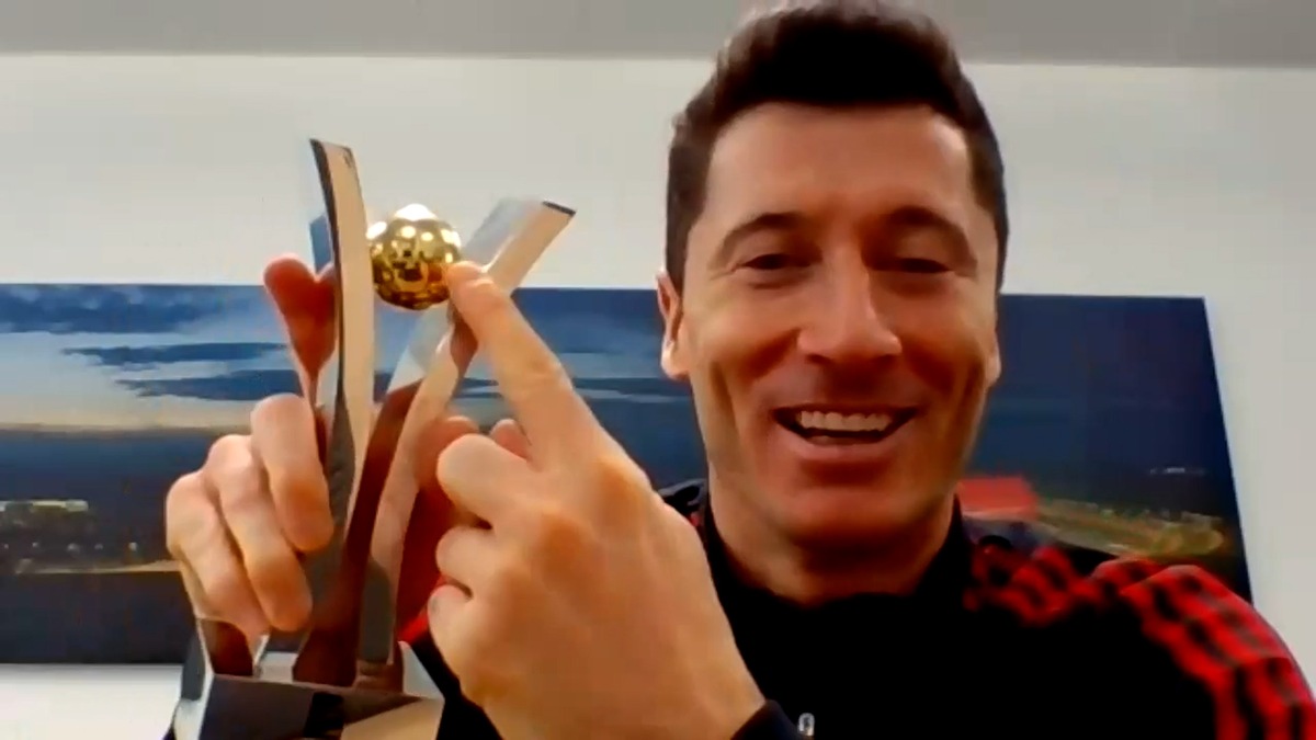 SPORT BILD-Award &quot;Star des Jahres&quot; für Robert Lewandowski / Ehrung durch Uschi Müller: &quot;Robert ist für mich der Athlet, Gerd war der Artist!&quot;