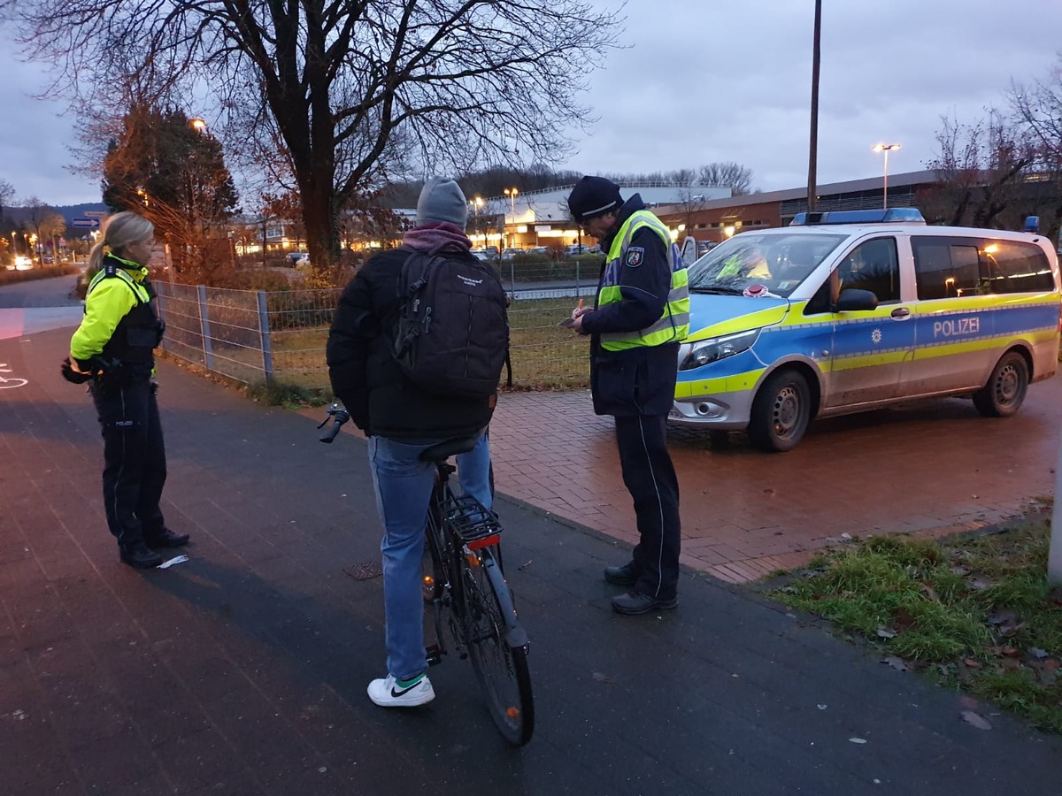 POL-GT: Beleuchtungskontrollen am Schulzentrum in Steinhagen am Mittwochmorgen