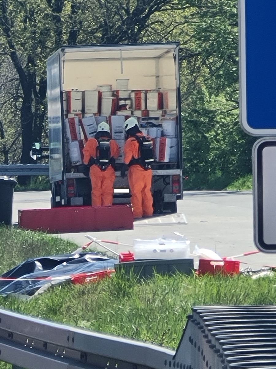 FW Dinslaken: Gefahrguteinsatz BAB 3 Rastplatz Sippenwies