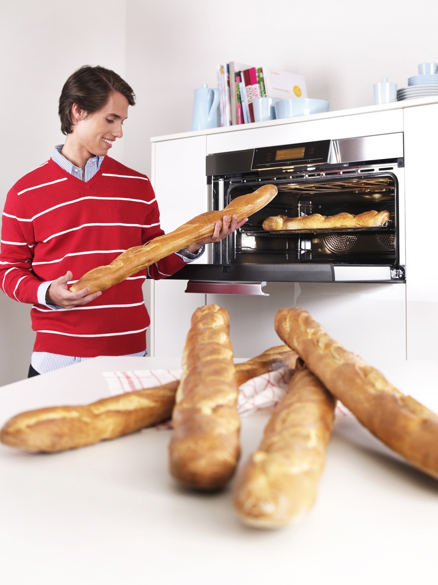 IFA aktuell: 90 cm breiter Miele-Backofen verwendet innovative Zubereitungstechniken / Prima Klima für Teiglinge