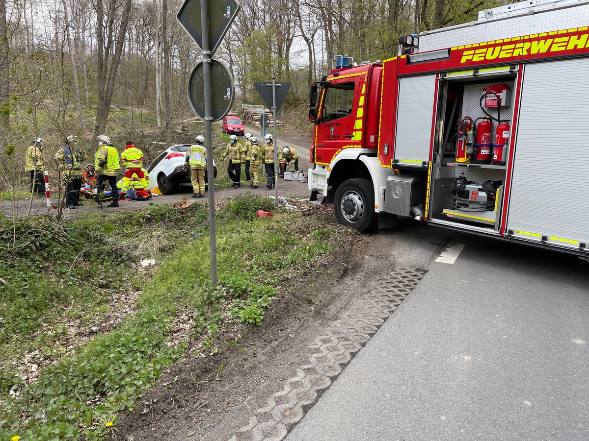 FW Menden: Verkehrsunfall am Oesberner Weg - eine verletzte Person