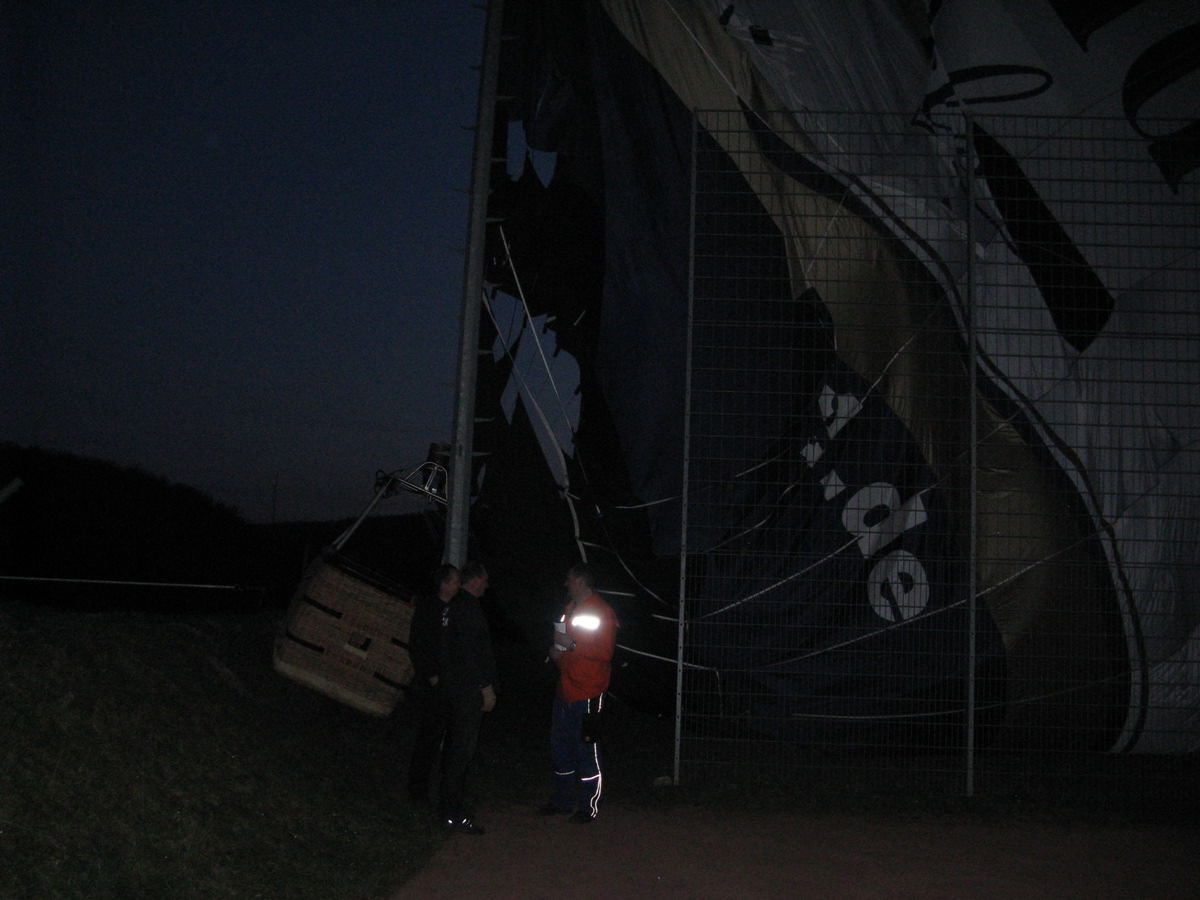 POL-HOL: Sportplatz Hehlen: Bruchlandung eines Heißluftballons ging glimpflich aus - Keiner der sechs Insassen wurde verletzt -