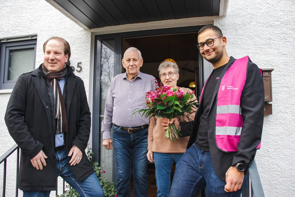 Glasfaser für Dreieich: Der erste Kunde ist online!