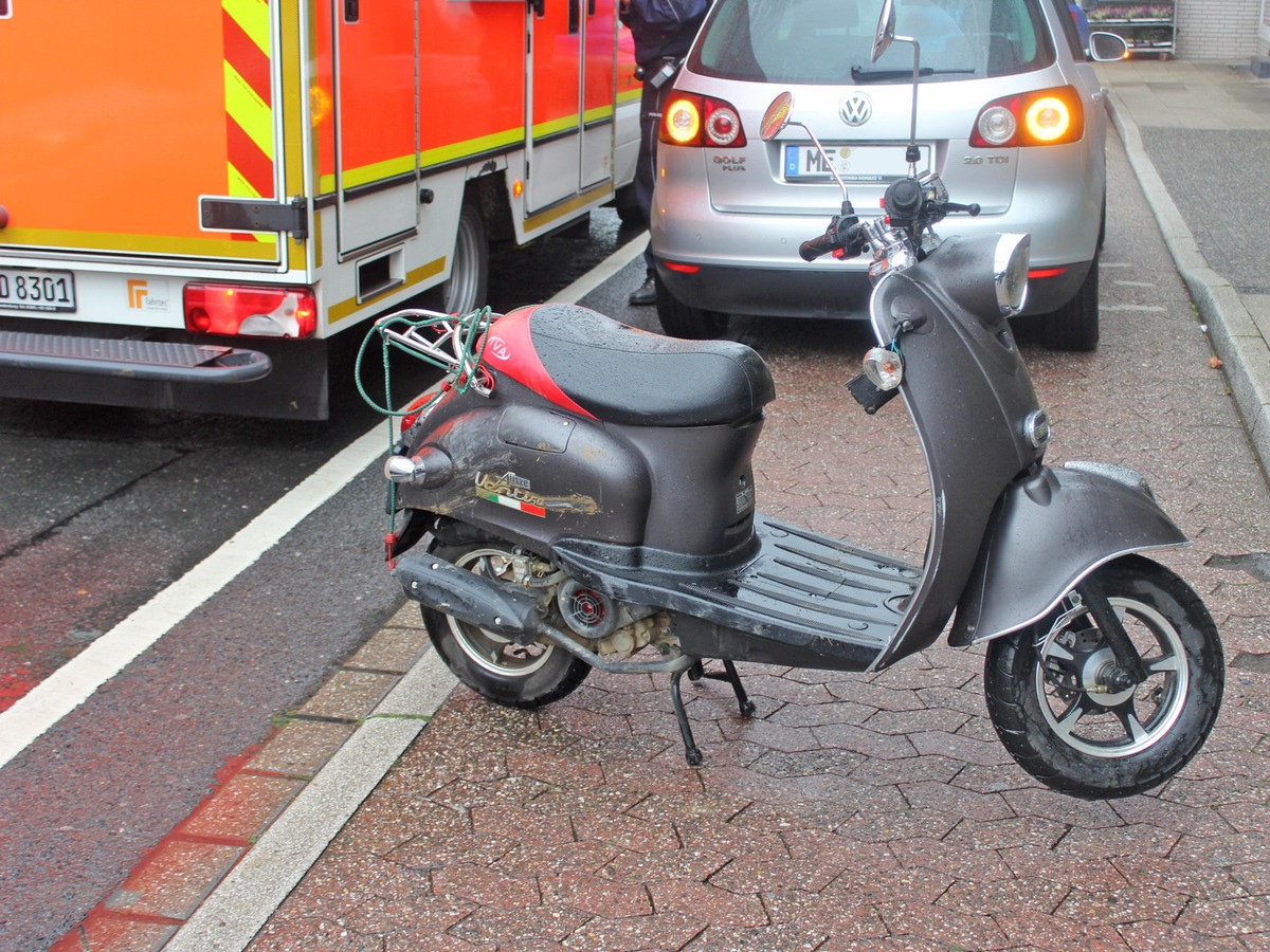 POL-ME: 19-jähriger Motorrollerfahrer bei Unfall schwer verletzt - Velbert - 1909098