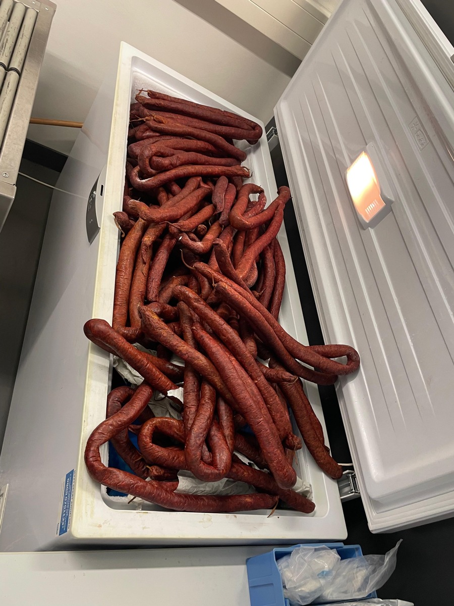 HZA-S: Zoll stellt über 250 Kilogramm nicht einfuhrfähige Wurst und ...